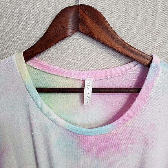 Mia & Tess Women's Blouse Size L Tie Dye Blue Pink NWT Knot Front  Lightweight - Picture 7 of 11